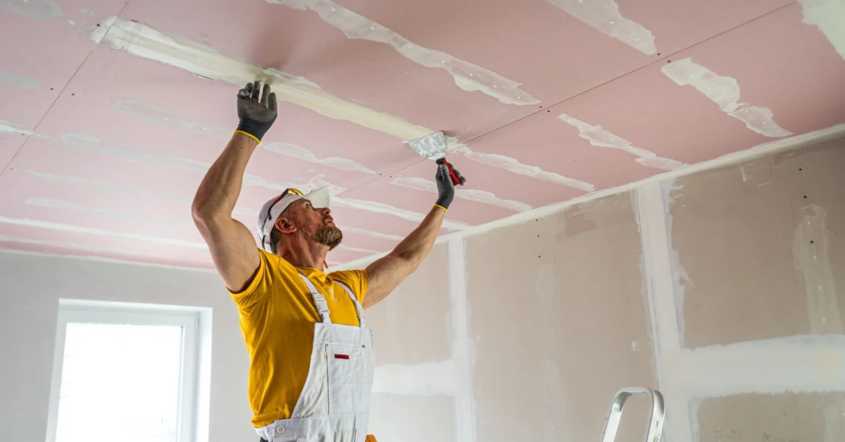 W ciągu dziesięciu lat ceny wystrzeliły dwukrotnie. Ile trzeba teraz zapłacić za remont mieszkania? [NOWE STAWKI]