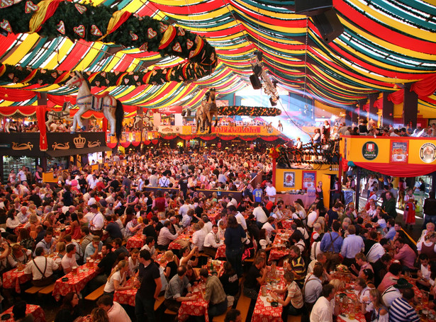 Ruszył niemiecki Oktoberfest! Rok temu poszło 7,5 mln litrów piwa