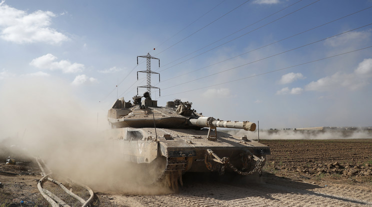 Egy nap múlva Izrael a valaha volt legerősebb csapásokkal akar lesújtani a Gázai övezetre / Fotó: MTI/EPA/Atef Szafadi