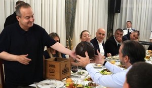 Ivica Dačić na svečanoj večeri sa Urkizom
