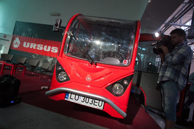 Ursus specjalizuje się w produkcji i sprzedaży maszyn i urządzeń przeznaczonych dla rolnictwa. W 2011 r. spółka Ursus połączyła siły z innym rodzimym producentem maszyn dla rolnictwa - spółką Pol-Mot Warfama. Władze spółki zadecydowały o przeniesieniu produkcji ciągników do Lublina oraz rozszerzeniu zakresu asortymentowego produkowanych wyrobów.  <br>fot. (zuz) PAP/Wojciech Pacewicz