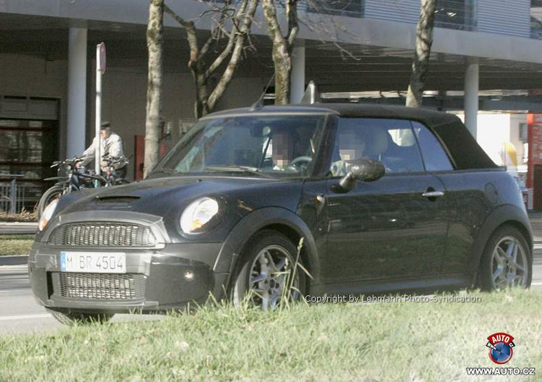 Zdjęcia szpiegowskie: Nowy Mini Cooper Cabrio podczas pierwszej jazdy