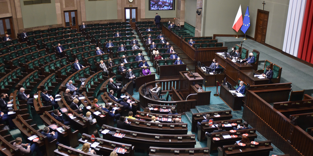 Sondaż: PiS bez szans na samodzielną większość w Sejmie