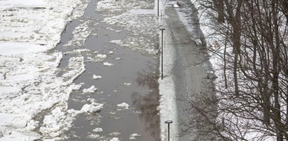 Na Zalewie Wiślanym oderwała się kra z wędkarzami. Do akcji wysłano śmigłowiec