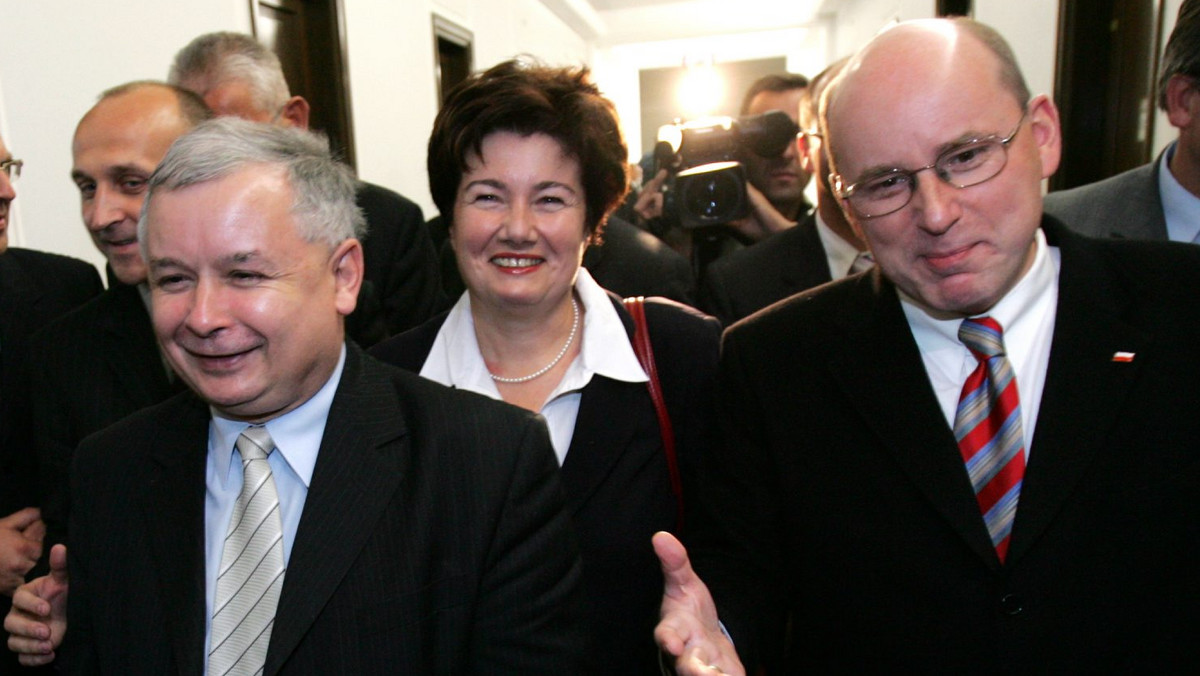 W drodze na spotkanie koalicyjne: (od lewej) Jarosław Kaczyński (PiS), Hanna Gronkiewicz-Waltz (PO) i Jan Rokita (PO)