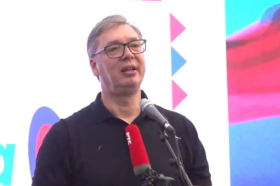 "ČEKALI SMO 14 GODINA NA OVO" Vučić otkrio u Vladimirovcima: Razgovarao sam sa predsenikom Rumunije, gradimo BRZU SAOBRAĆAJNICU!"