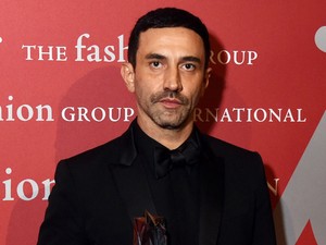 Sokk! Újabb divatzseni szállt ki. Mi lesz veled Givenchy?