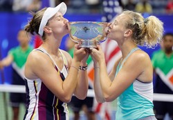 Szósty wielkoszlemowy tytuł Krejcikovej i Siniakovej w deblu