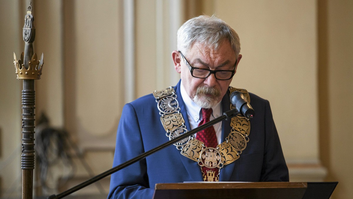 Prezydent Krakowa Jacek Majchrowski uważa, że dobrze się stało, że PiS wygrało wybory i będzie rządzić prawdopodobnie samodzielnie. - To czytelne rozwiązanie – mówi. Po zwycięstwie PiS nie wykluczone, że dojdzie do roszad koalicyjnych w Krakowie, zarówno na szczeblu miast, jak i województwa. - Może PiS dołączy się do współpracy – zaznacza włodarz Krakowa.