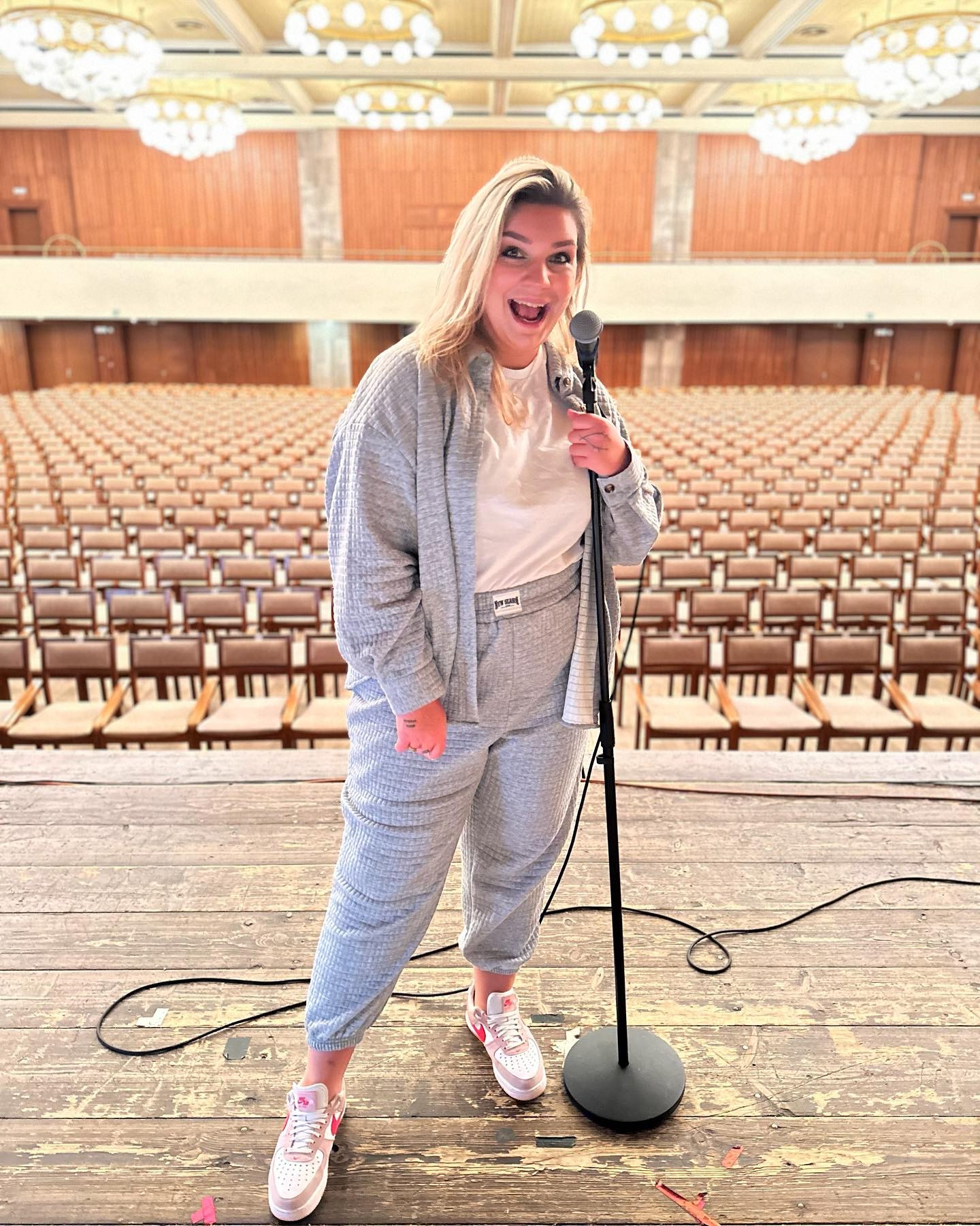 Komička Simona Salátová.