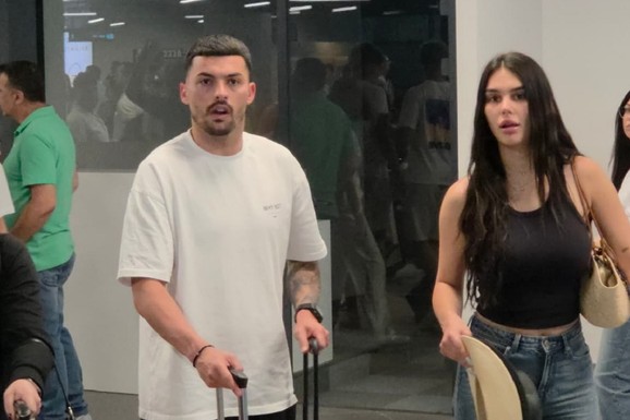 SVI GLEDAJU U ZGODNU DEVOJKU ZVEZDINOG FUDBALERA NEMANJE RADONJIĆA Na aerodromu i Džejla bez šminke, Afrika u kombinezonu i Marina u PIDŽAMI (VIDEO)