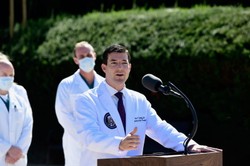 Prezydent Trump może zostać wypisany ze szpitala w poniedziałek [WIDEO]