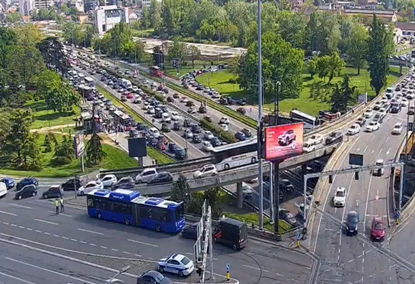 Potpuni kolaps na Autokomandi