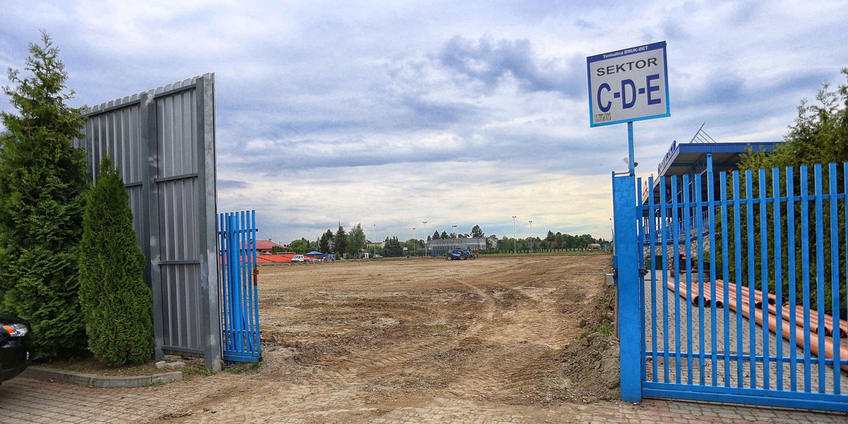 Tak klub ze wsi przygotowuje stadion do gry w ekstraklasie!