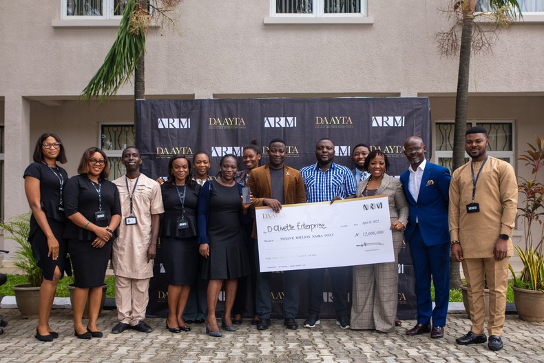 The ARM and DAAYTA 2022 team, with the winner of DAAYTA 2022, at the Prize Award ceremony.