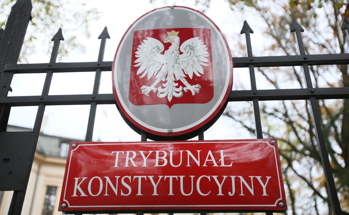 „Wyjaśnienia, motywacje i tłumaczenia organu nie są objęte zakresem ustawy o dostępie do informacji publicznej i jako takie nie podlegają udostępnieniu w trybie jej przepisów” – tak na pytania DGP odpowiedziało biuro prasowe Trybunału Konstytucyjnego. Co gorsza, okazuje się, że nie tylko dziennikarze, ale także obywatele coraz częściej mają problem z uzyskaniem informacji od tego organu.
