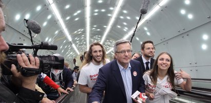 Komorowski nielegalnie agitował w metrze