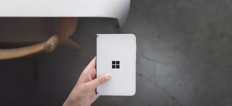 Surface Duo ma bardzo delikatny plastik wokół portu USB-C