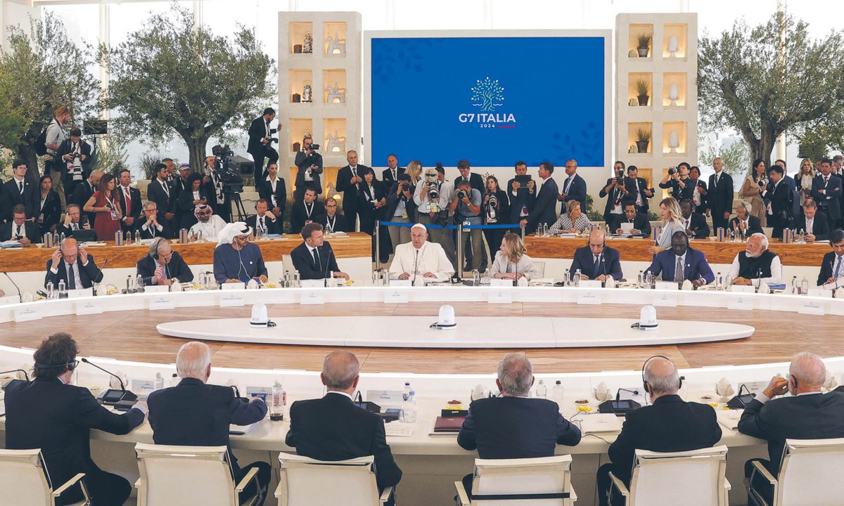 W spotkaniu oprócz liderów G7 wzięli udział również papież Franciszek oraz przywódcy Indii, Brazylii, Argentyny czy Turcji