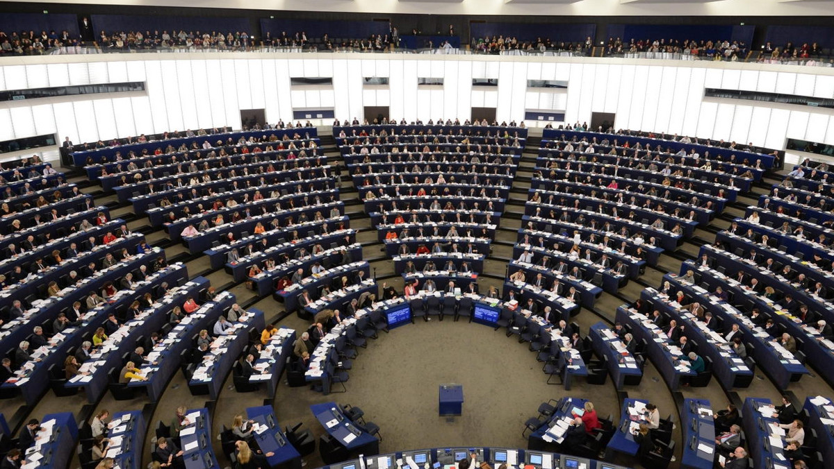Parlament Europejski przyjął w środę rezolucję wzywającą do takiej zmiany traktatu UE, która dałaby eurodeputowanym prawo do określenia siedziby europarlamentu w jednym miejscu, a nie w trzech, jak jest obecnie.