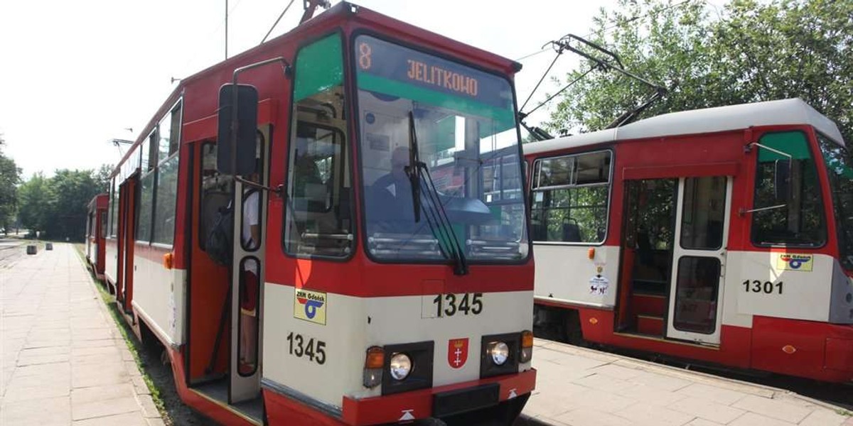 Przygotujcie się na ogromne zmiany w kursowaniu tramwajów w Gdańsku. W przyszłym tygodniu ruszają prace przy przebudowie torowisk na Zaspie, Przymorzu i Siedlcach. Od wtorku tramwaje pojadą zupełnie inaczej, niż do tej pory.