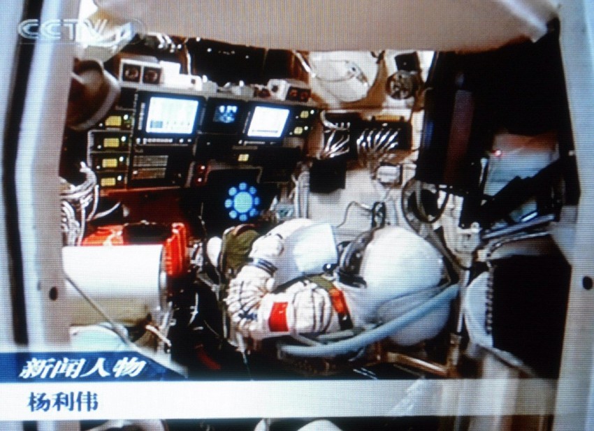 Jang Livej u kapsuli "Šendžou V" tokom lansiranja 15. oktobra 2003.