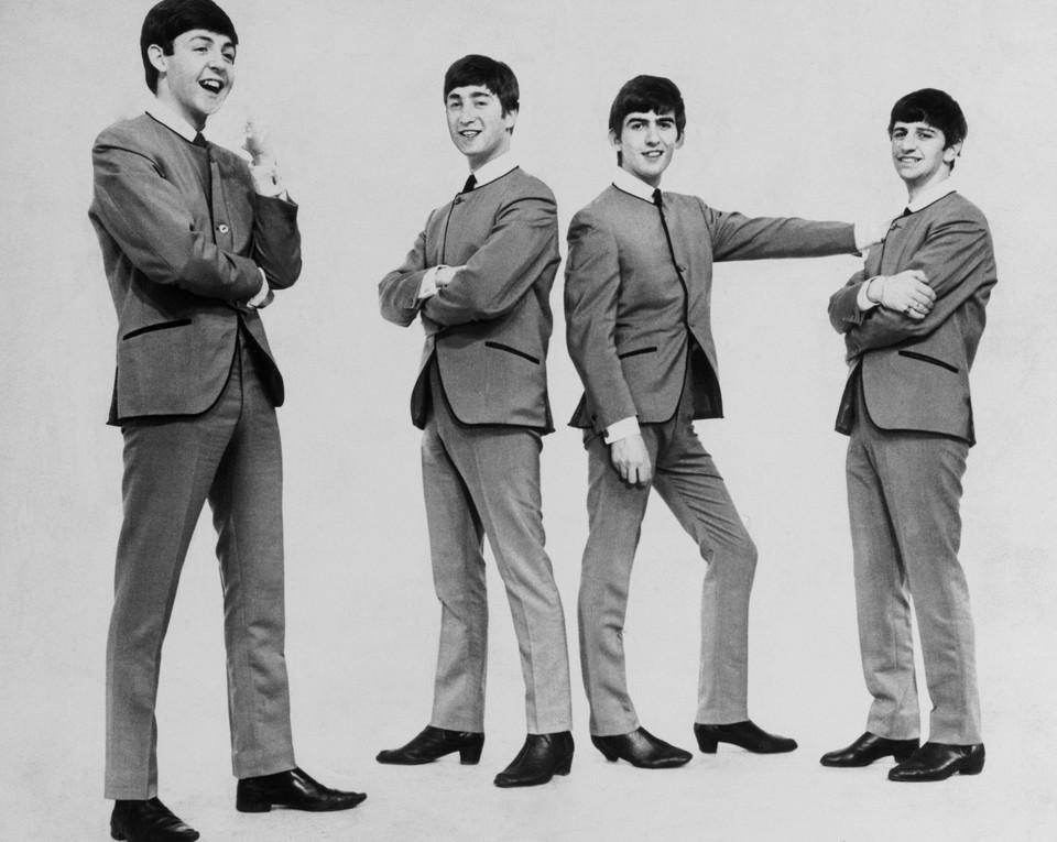 Promocyjny portret zespołu, od lewej: Paul McCartney, John Lennon, George Harrison i Ringo Starr, 1963 r.