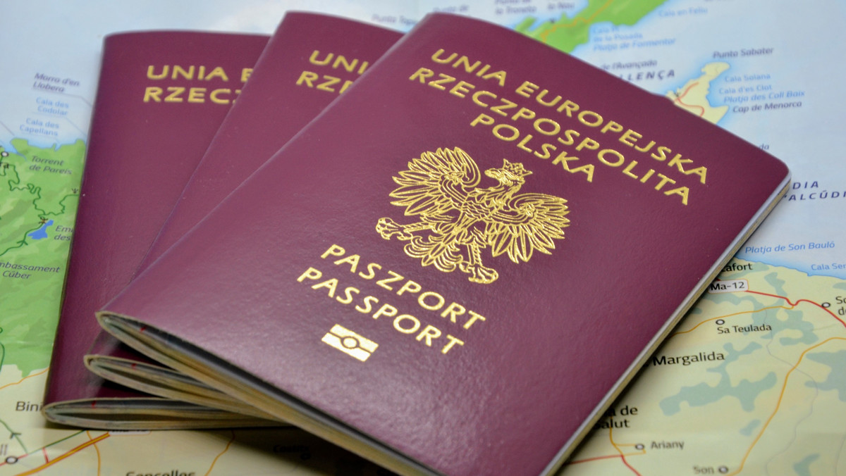 Kolejki w punktach paszportowych