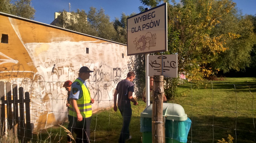 Strażnicy miejscy skontrolowali wybiegi dla psów