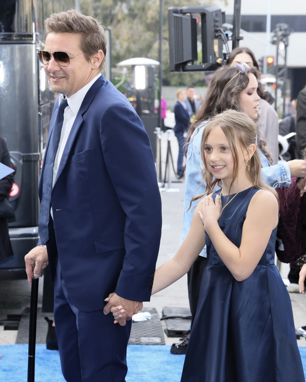 Jeremy Renner i Ava Berlin Renner na premierze "Rennervations" Los Angeles