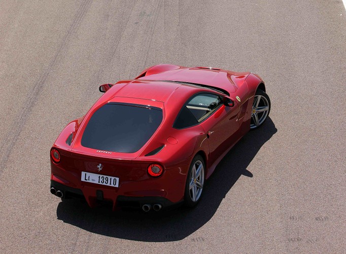 Ferrari F12 berlinetta - zdjęcie poglądowe