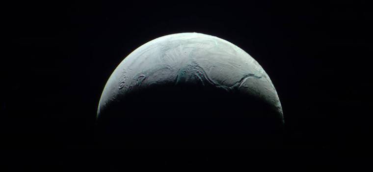 Enceladus może mieć prądy oceaniczne podobne do tych na Ziemi