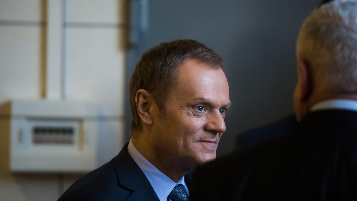 Premier Donald Tusk zapewnił, że polskie mikro, małe i średnie firmy będą miały dostęp do gotówki zarówno ze środków unijnych, jak i kredytów z gwarancjami rządowymi. Podkreślił, że dla tych przedsiębiorców będą przeznaczone 4,5 mld zł z UE.