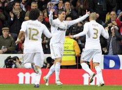 Real rozgromił Racing i pewnie kroczy po mistrzostwo. Zobacz gole