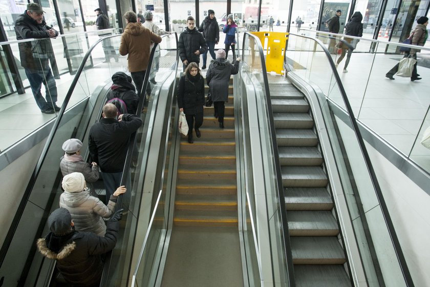 Katowice. Zepsute schody ruchome na dworcu kolejowym