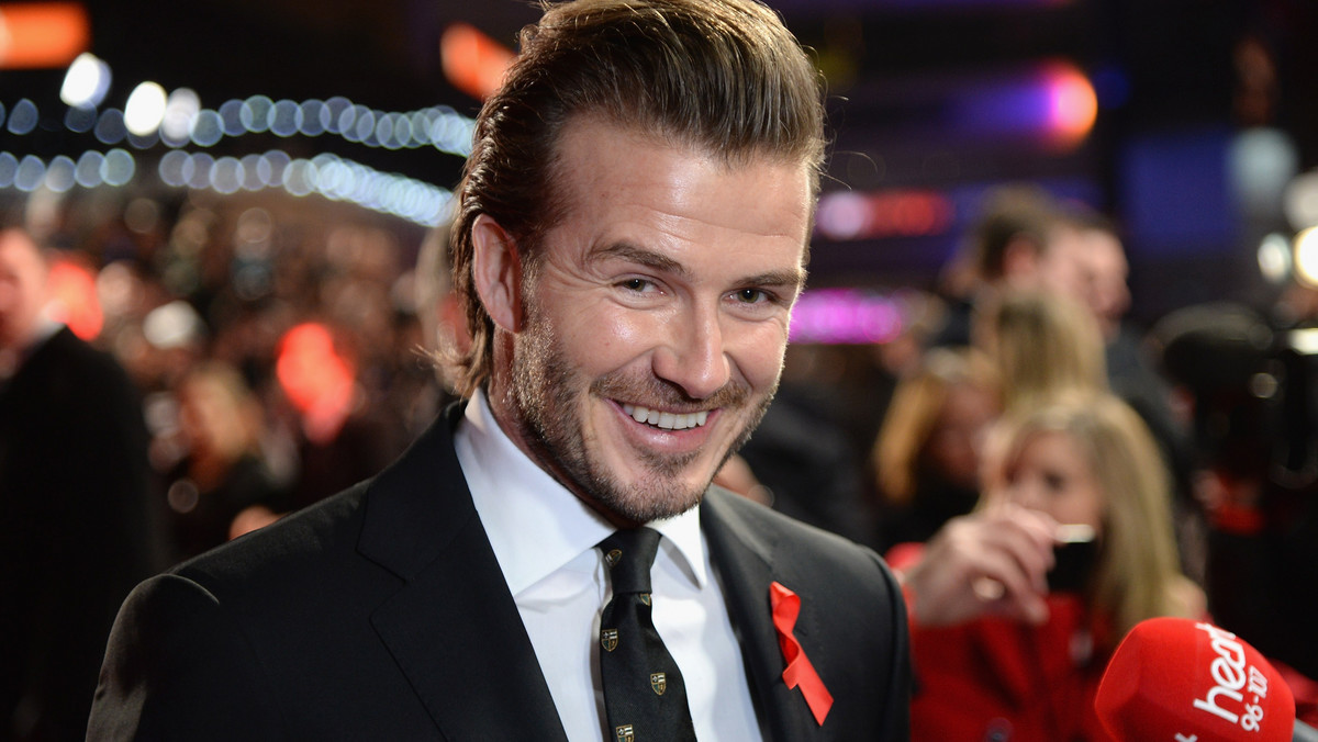 David Beckham pomimo tego, że niedawno zakończył karierę piłkarską, nie może narzekać na nudę. Były gracz takich klubów jak Manchester United, Real Madryt, Los Angeles Galaxy czy Paris Saint Germain, na swoim profilu na Facebooku pochwalił się kolejną reklamą, w której jest głównym bohaterem.