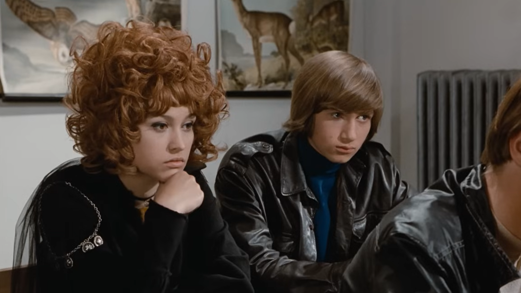 Petra Černocká a Jan Hrušínský vo filme Dívka na koštěti.