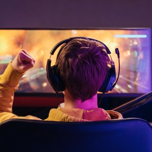 Okozhat a Bluetooth fülhallgató vagy a gamer fejhallgató fülzúgást? Az orvos válaszol