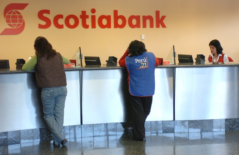 7. Bank of Nova Scotia (Kanada). Wynik ogólny: 22,5. Kapitał Tier 1 do aktywów ważonych ryzykiem: 13,6; Aktywa niepracujące do całości aktywów: 0,5; Rezerwy na straty kredytowe do aktywów niepracujących: 82,9;Depozyty do kredytów: 84,2;Efektywność (koszty do przychodów): 55,9