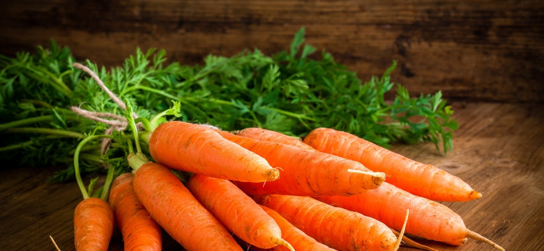 Surówka z marchewki – przepis na zdrowy i orzeźwiający dodatek