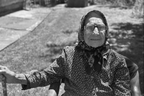 Baka Radmila umrla nekoliko dana posle 100. rođendana: Važila je za NAJBOGATIJU UŽIČANKU, ovako je pričala: "Živim jer me gledaju dobro"