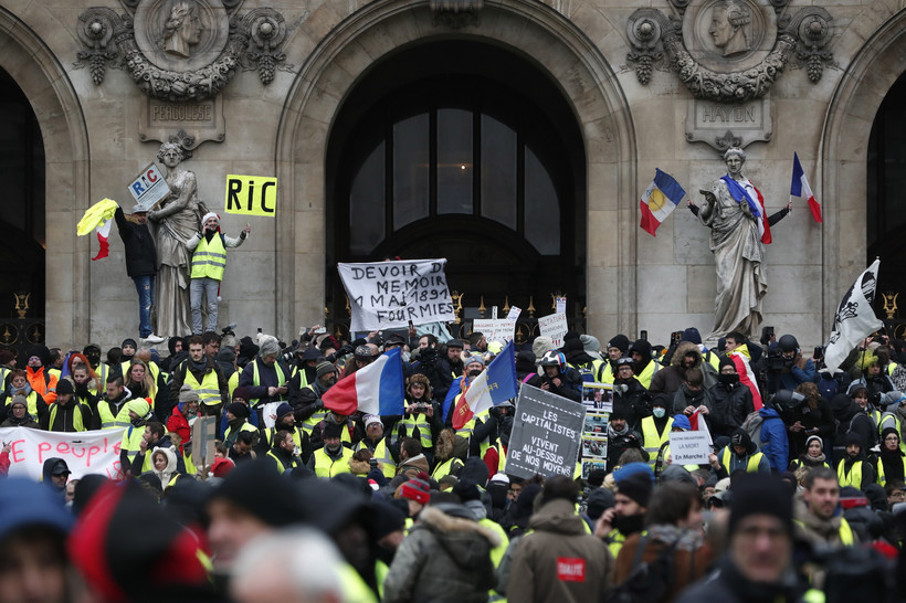 Protesty "żółtych kamizelek" w Paryżu