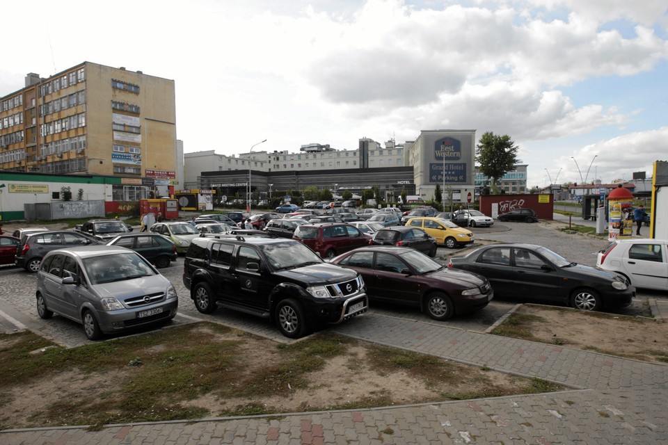 Mit 2.
Im więcej parkingów, tym łatwiejsze parkowanie