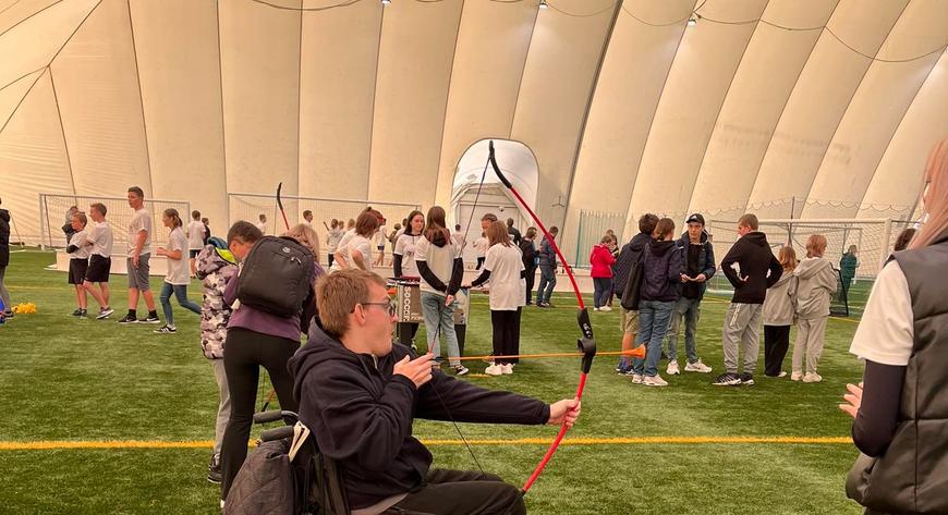 Olimpijczycy próbowali swoich sił m.in. w strzelaniu z łuku, korfballu, minipiłce nożnej i unihokeju.