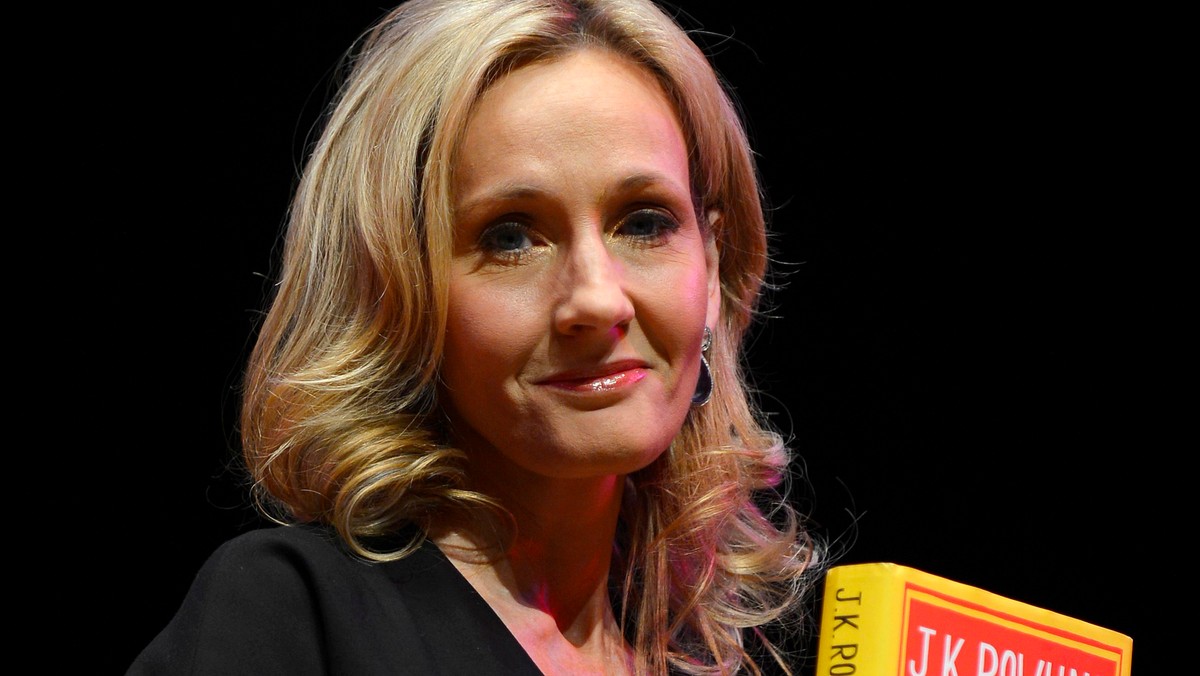 Pierwsza książka Joanne K. Rowling dla dorosłych "Casual Vacancy" została uznana za obraźliwą przez społeczność Sikhów w Indiach. Tematem książki są napięcia społeczne w małej wsi w zachodniej Anglii.