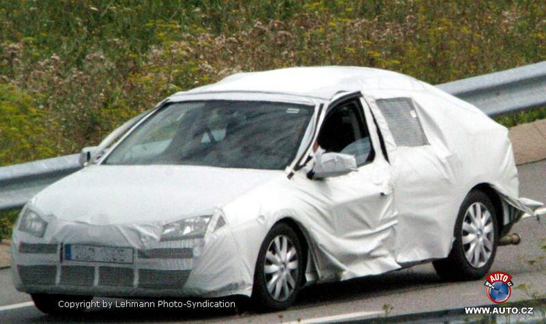 Zdjęcia szpiegowskie: nowy Renault Laguna