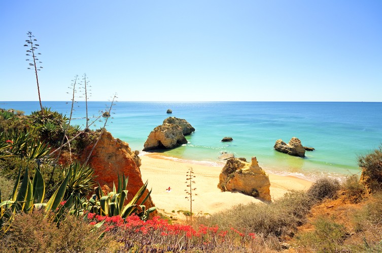 5. miejsce - Plaża Praia da Rocha – położona niedaleko miasteczka Portimao (w rejonie Algarve). Bez wątpienia jest to jedna z ładniejszych plaż nie tylko w Portugalii, ale również całej Europie.