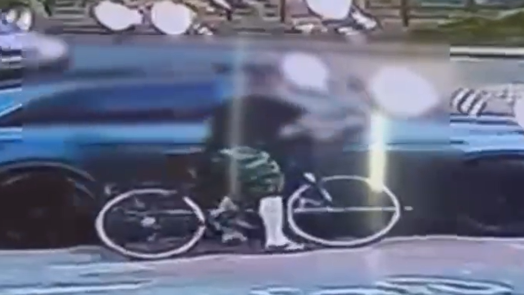 Vodič zrazil cyklistu.