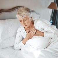 Nehezen kap levegőt, ha fekszik? Ne legyintsen rá, hiszen a teste valami fontosat próbál jelezni!