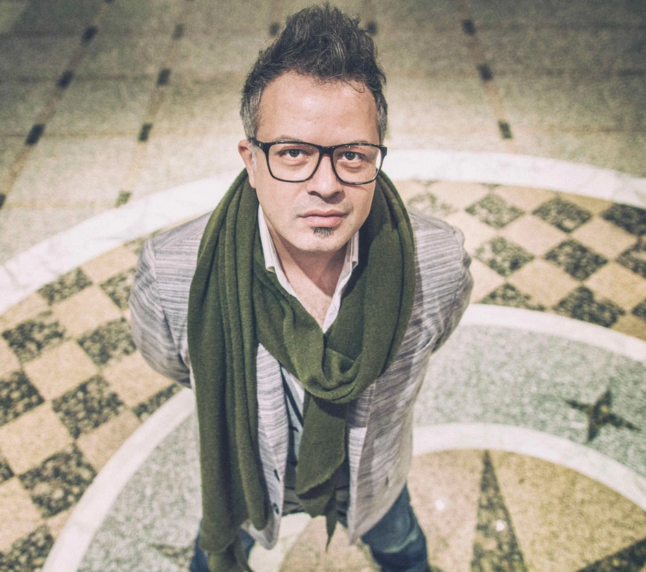 Naša želja je da ovom umetničkom obradom jedne i danas aktuelne teme doprinesemo odbrani novinarske profesije i istraživačkog novinarstva, kaže Vladimir Dekić